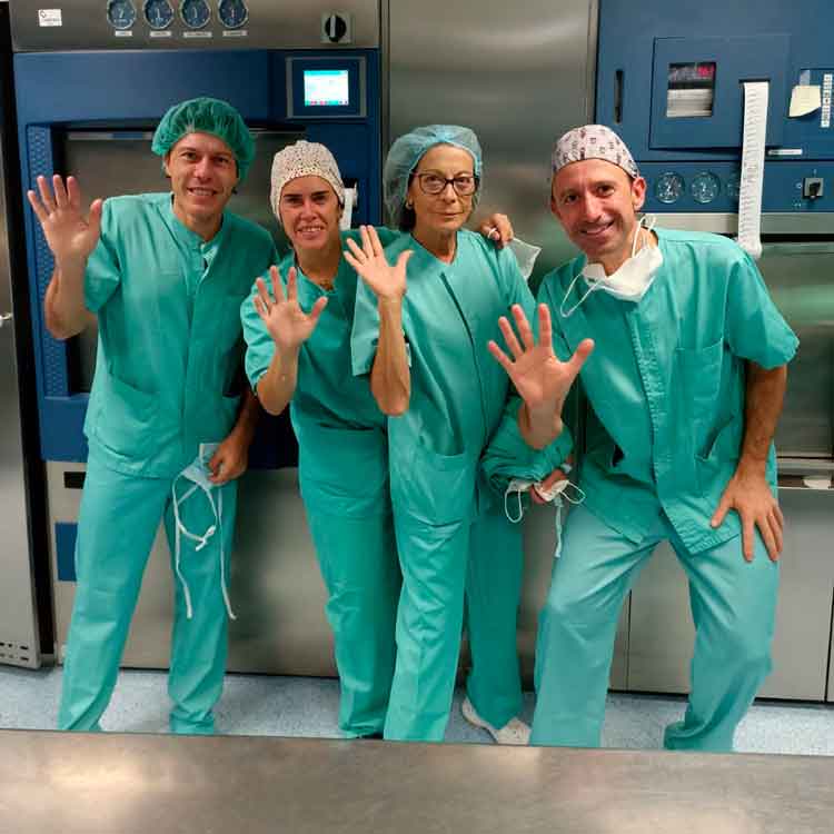 Equipo Unidad de la Mano y Muñeca Equipo de la Unidad de Cirugía de Mano y Muñeca en Quirófano